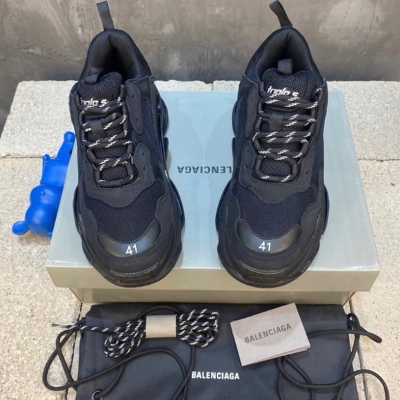 Balenciaga Triple S Black size 41 for sale - Picture 1 of 6